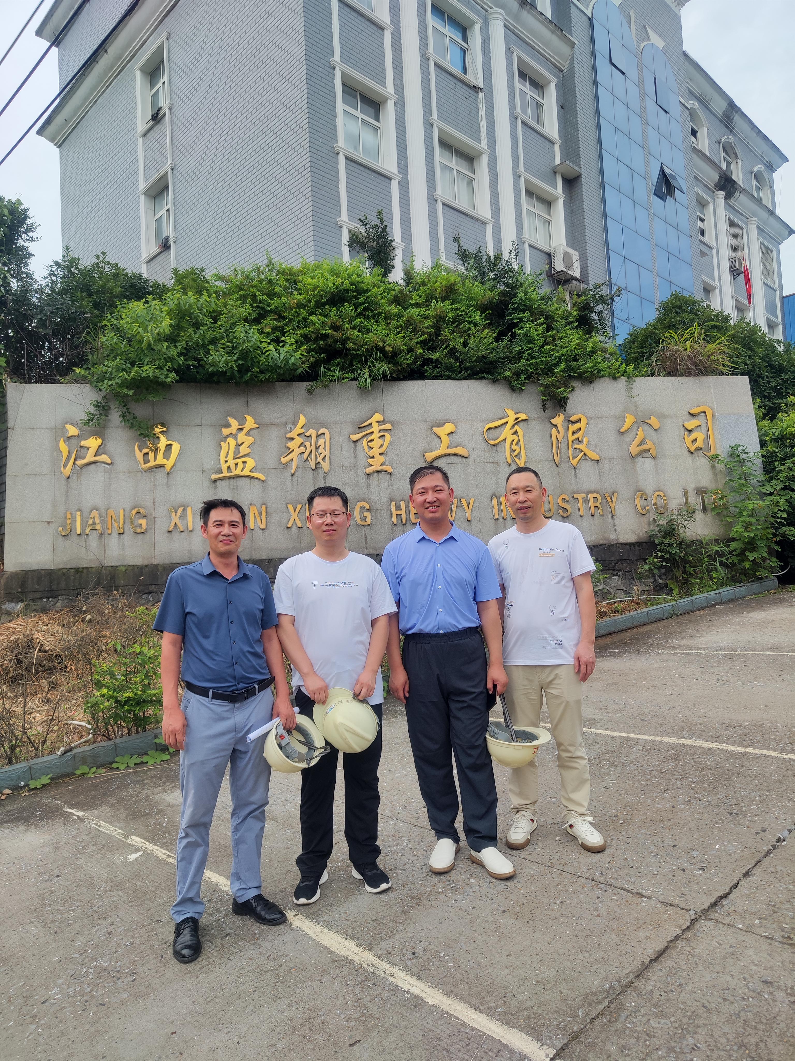 任家莊煤礦領(lǐng)導(dǎo)來廠驗(yàn)收設(shè)備